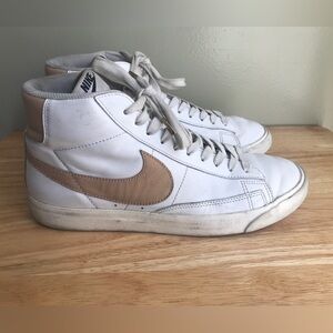 Nike Blazer Mid Premium 'Light Patina' White Sneakers Size: US Men’s 7. EUR 40.5